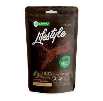 Nature's Protection Lifestyle Duck bites with godji berries Ласощі для котів качині шматочки з ягодами годжі, 75 г SNK46147 фото